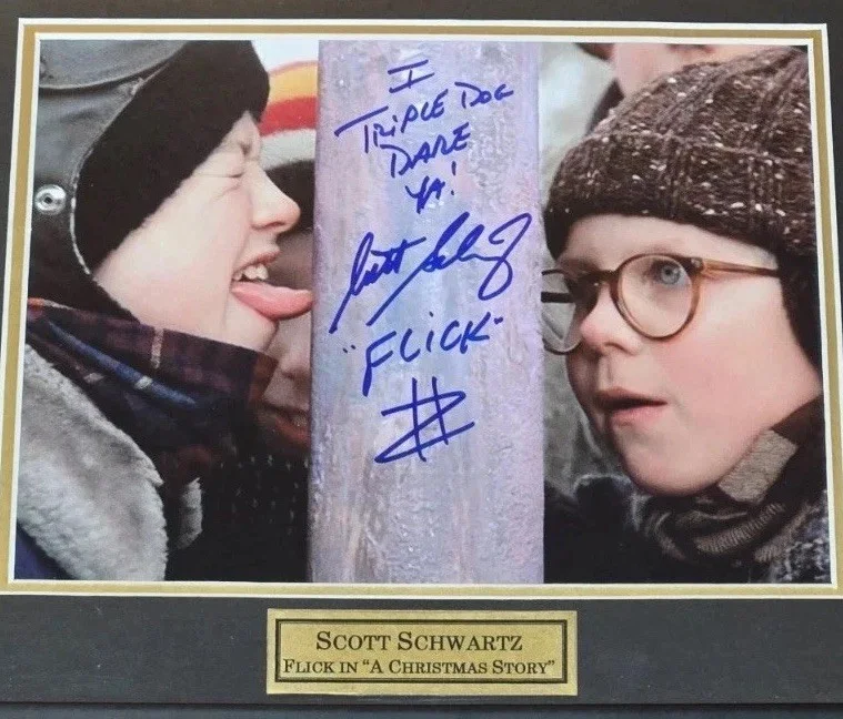 Scott Schwartz — Flick “I Triple Dog Dare Ya"A Christmas Story Scott Schwartz Autographed Picture, изображение 2