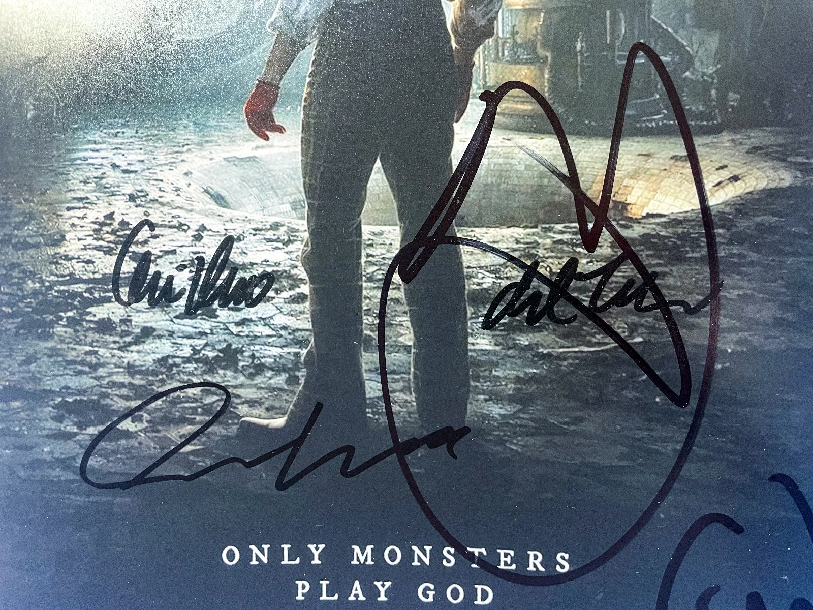Jacob Elordi, Oscar Isaac, Mia Goth, Christoph Waltz — Jacob Elordi Mia Goth Oscar Isaac 5x Cast Signed FRANKENSTEIN 12x18 Photo JSA B, изображение 2