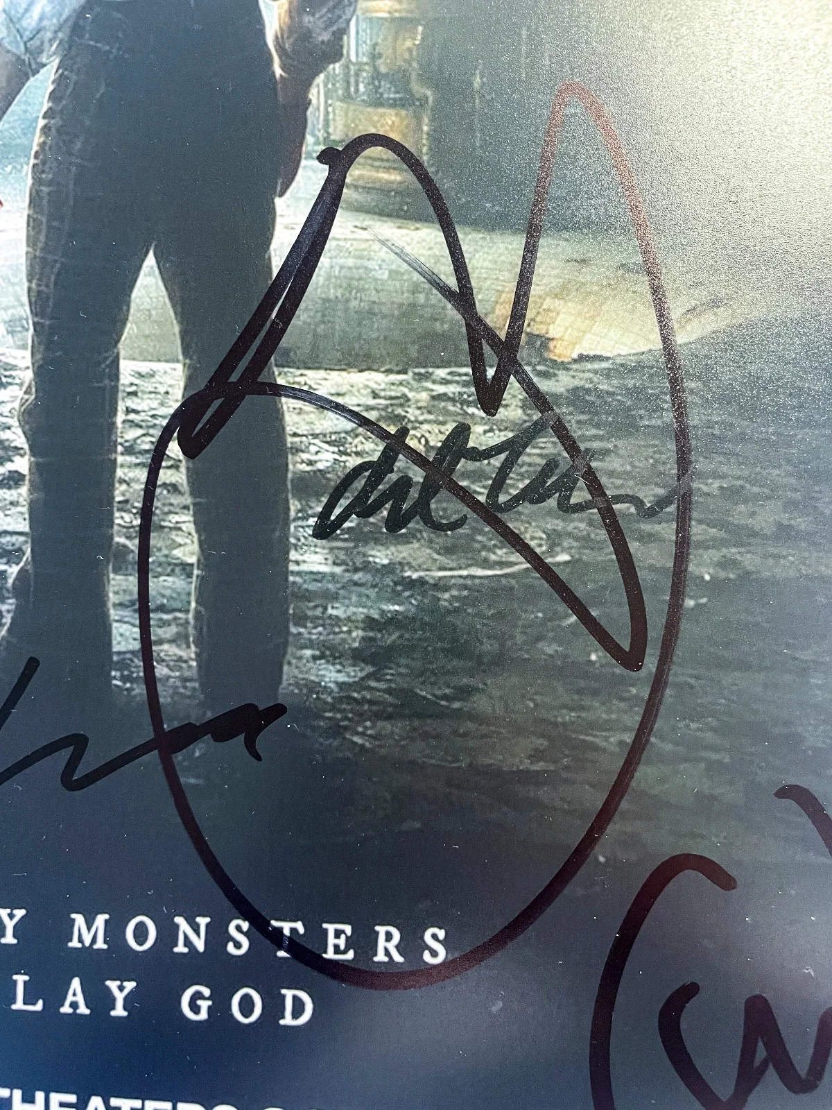 Jacob Elordi, Oscar Isaac, Mia Goth, Christoph Waltz — Jacob Elordi Mia Goth Oscar Isaac 5x Cast Signed FRANKENSTEIN 12x18 Photo JSA B, изображение 5