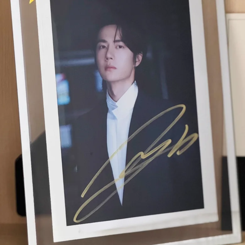 Wang Yibo王一博 Autographed Photo Six Inch+With Photo Frame, изображение 2