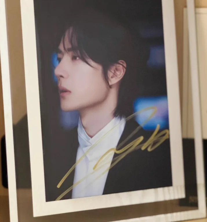 Wang Yibo王一博 Autographed Photo Six Inch+With Photo Frame, изображение 3