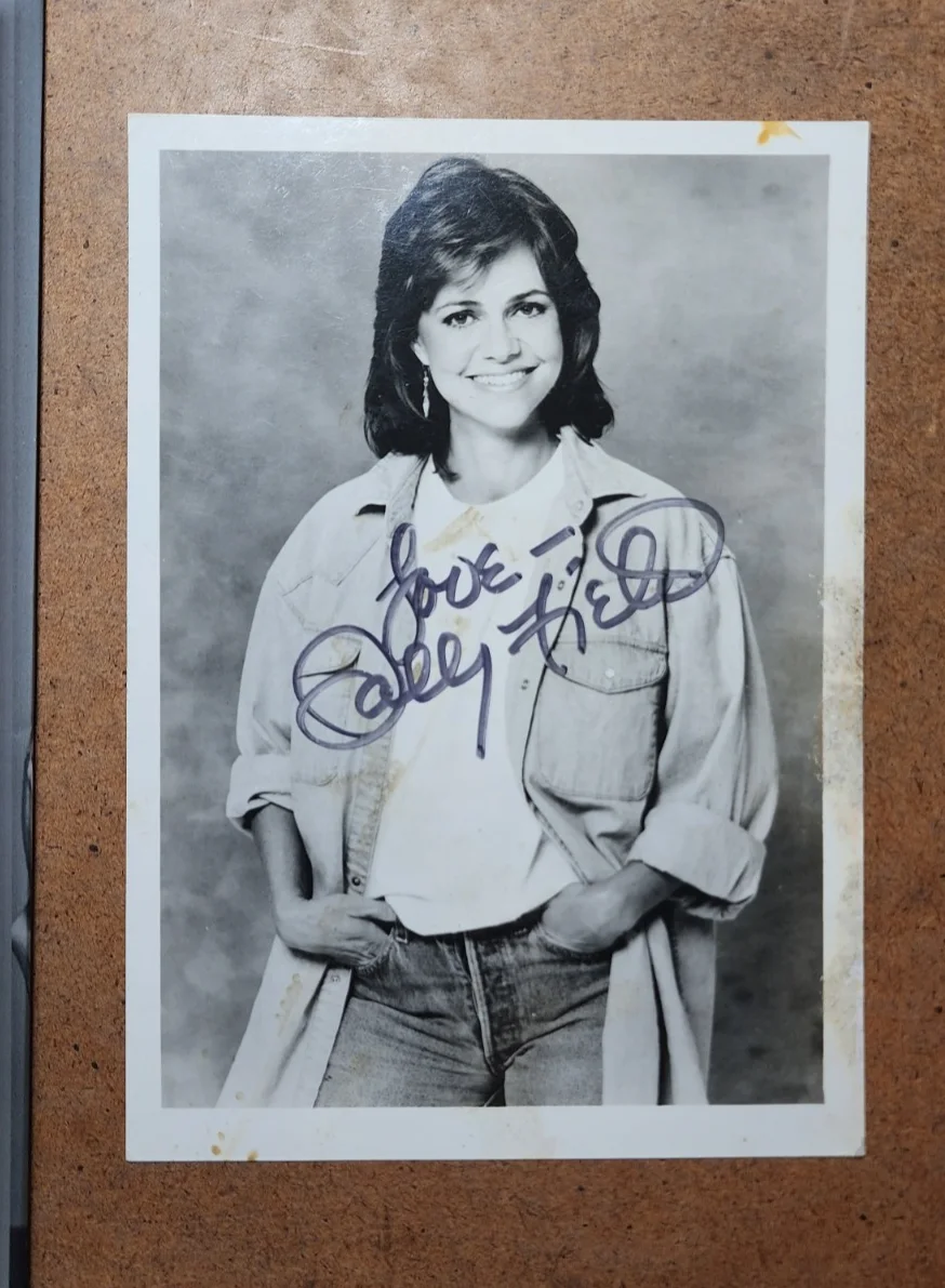 LAUREN BACALL — SALLY FIELD Hand Signed 5x7 Photo w/ IN PIECES 1st Edition Book HC/DJ, image 3