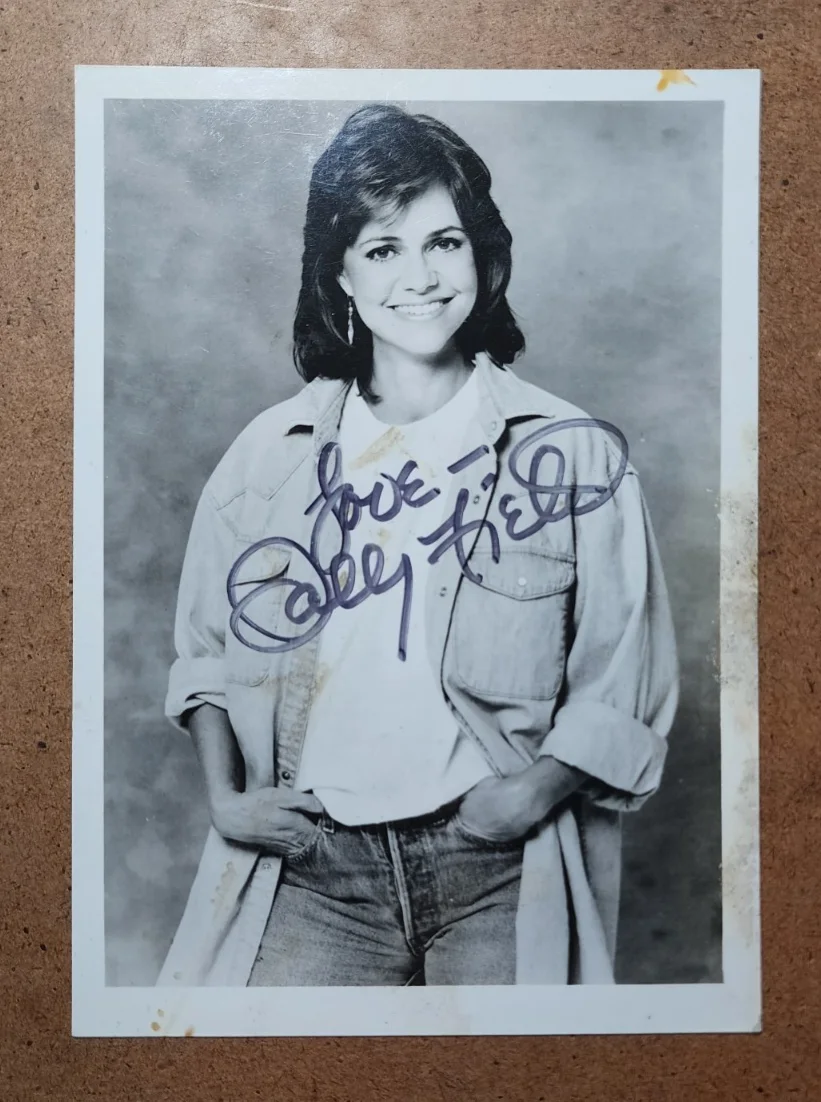 LAUREN BACALL — SALLY FIELD Hand Signed 5x7 Photo w/ IN PIECES 1st Edition Book HC/DJ, image 4