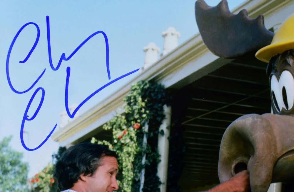 Chevy Chase — Chevy Chase Autographed 16X20 Vacation Punching Moose - Beckett W Holo, изображение 2