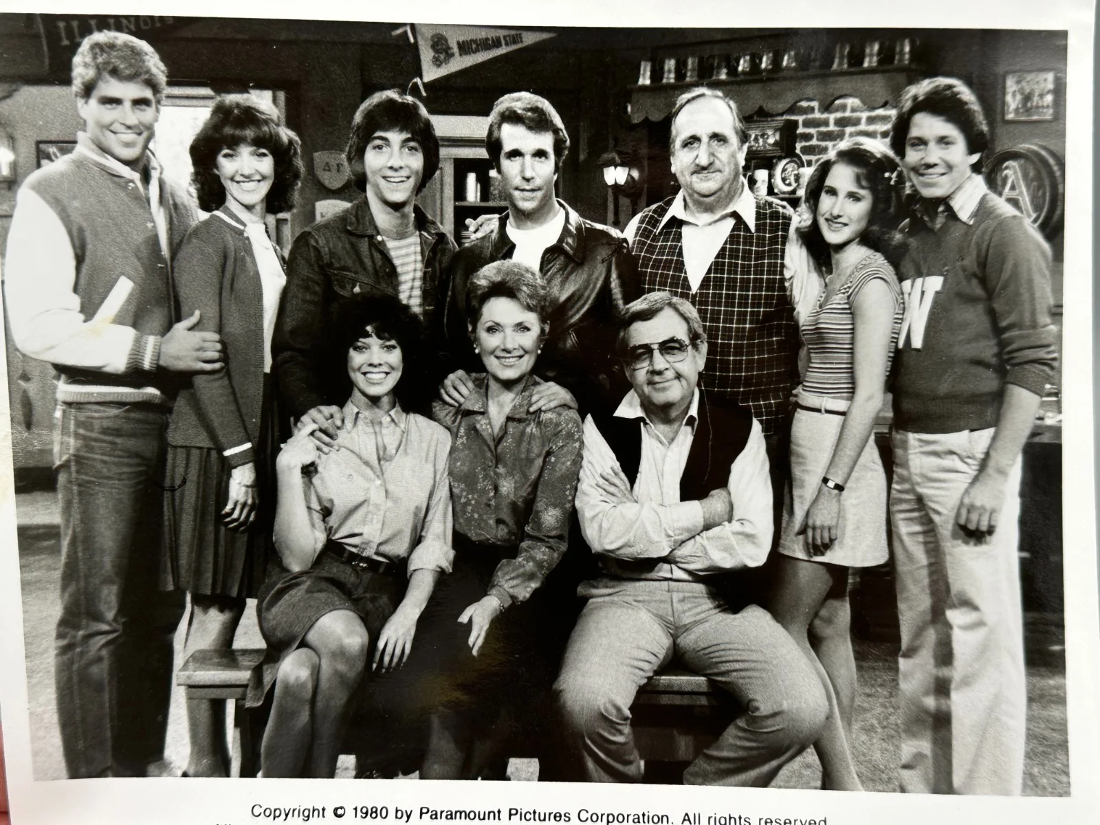 1980 Happy Days Cast Photograph B&W 8" x 10"!, изображение 2