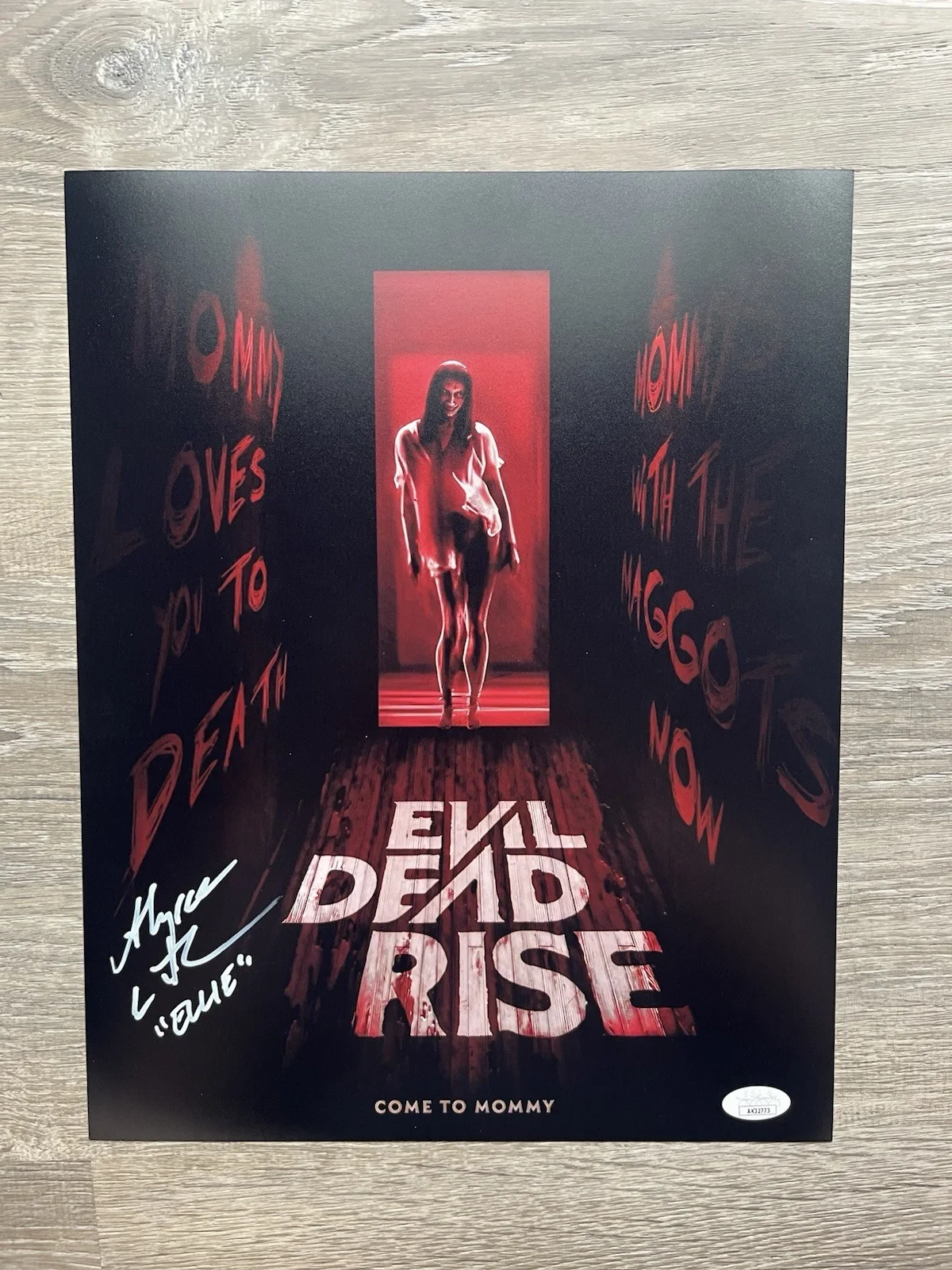 Alyssa Sutherland — Alyssa Sutherland Signed Evil Dead Rise 11x14 Photo JSA COA Ellie Horror Auto, изображение 2