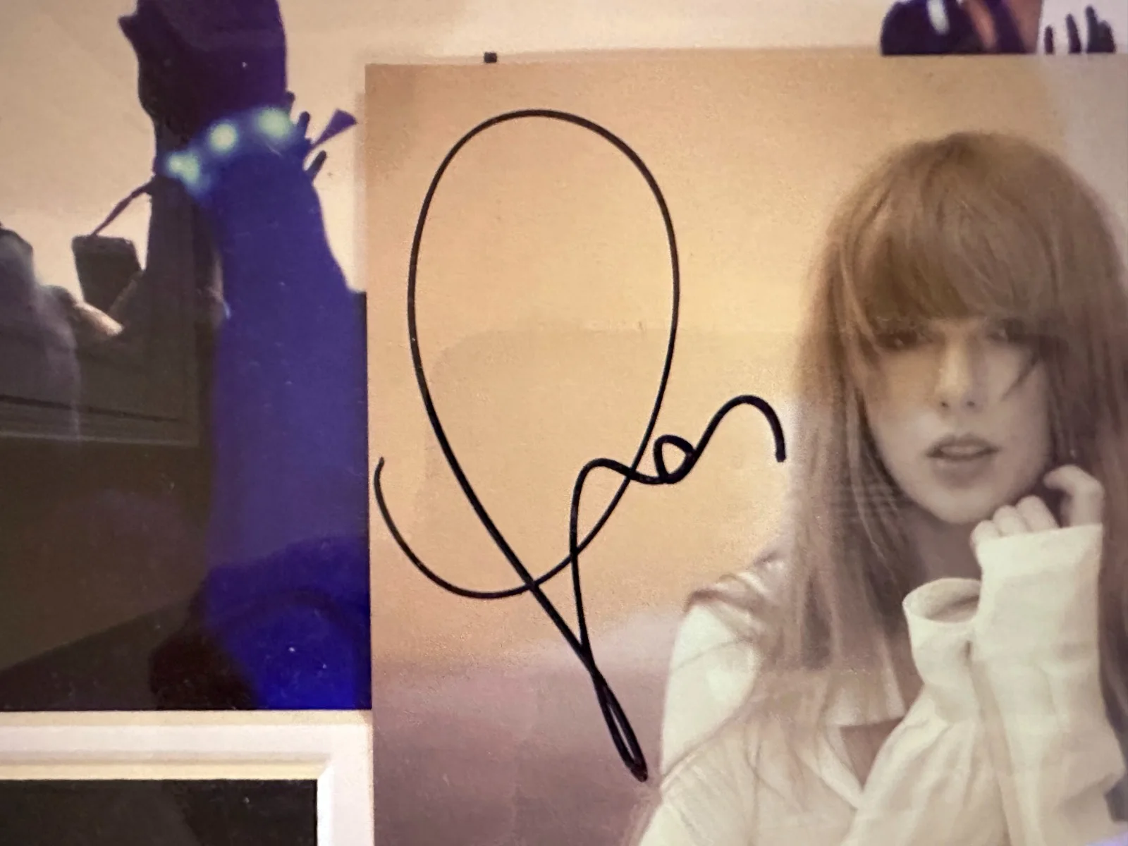 TAYLOR SWIFT Signed TTPD Insert (PSA/DNA) Cert | UV-Plexi Professionally Framed, image 2