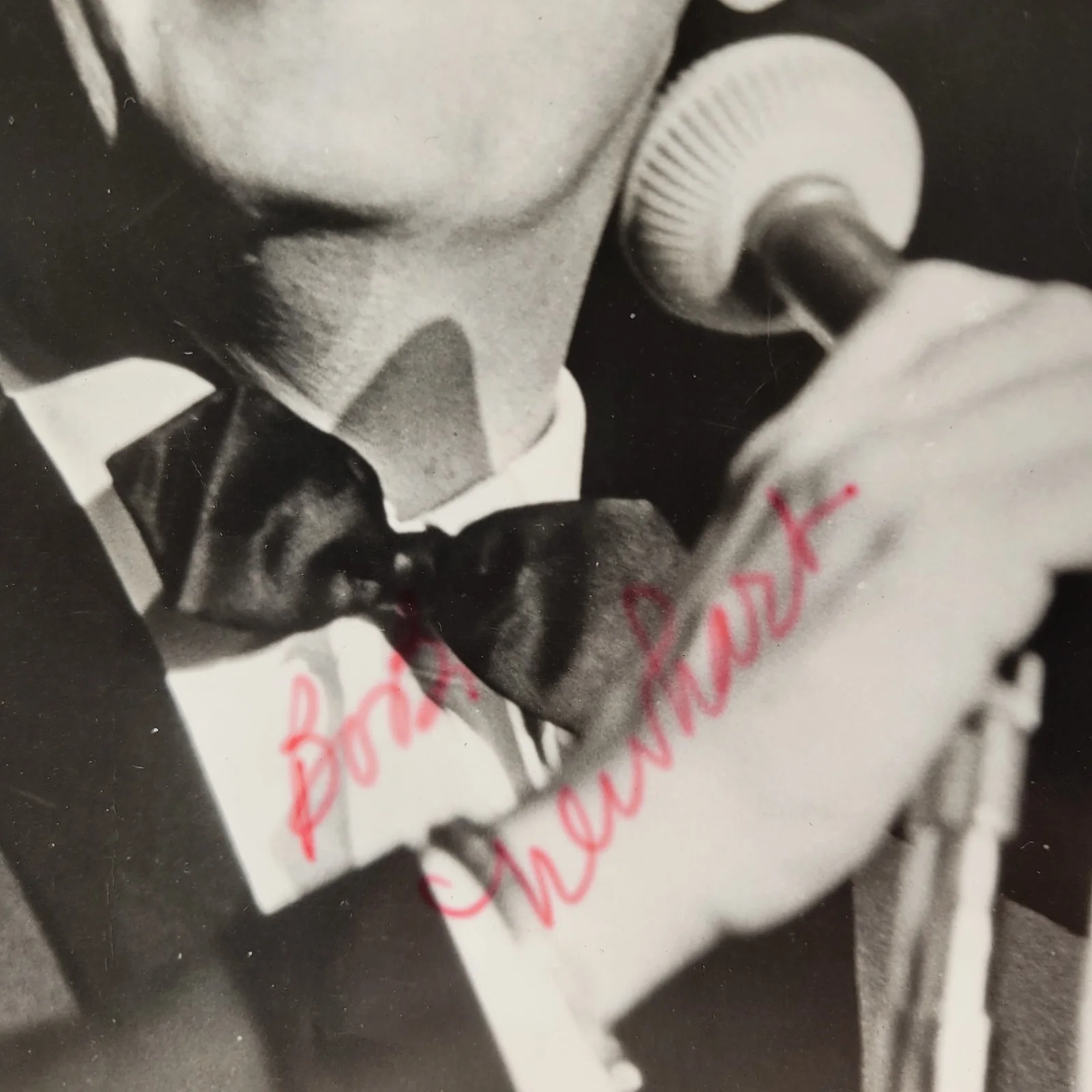 Bob Newhart — BOB NEWHART Signed Autographed 8x10 Photo B&W Standup Comedian, image 2