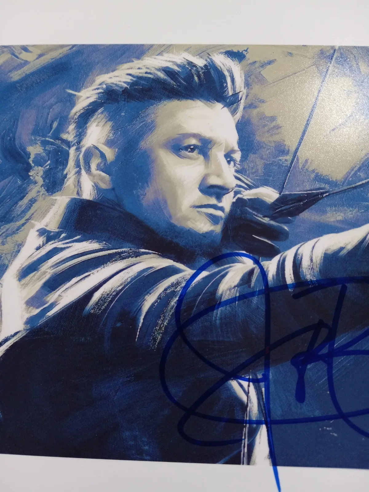 JEREMY RENNER — Jeremy Renner Signed Photo HAWKEYE Autograph AVENGERS 8X10 Marvel DISNEY COA, image 3