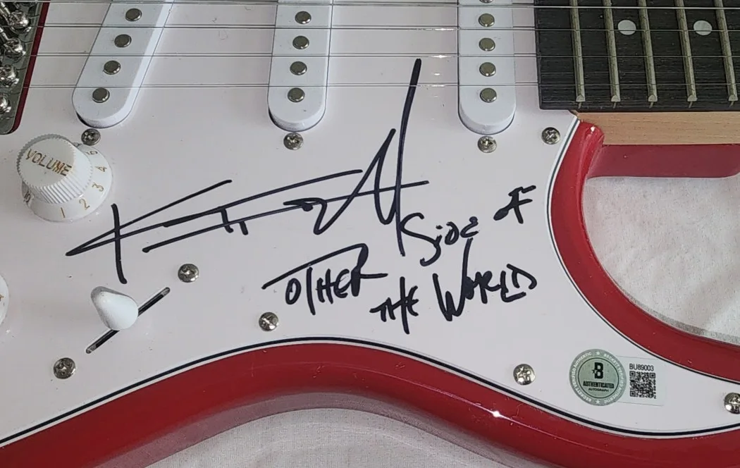 KT Tunstall Signed Autographed Electirc Guitar "Other Side Of The World" BAS, image 3