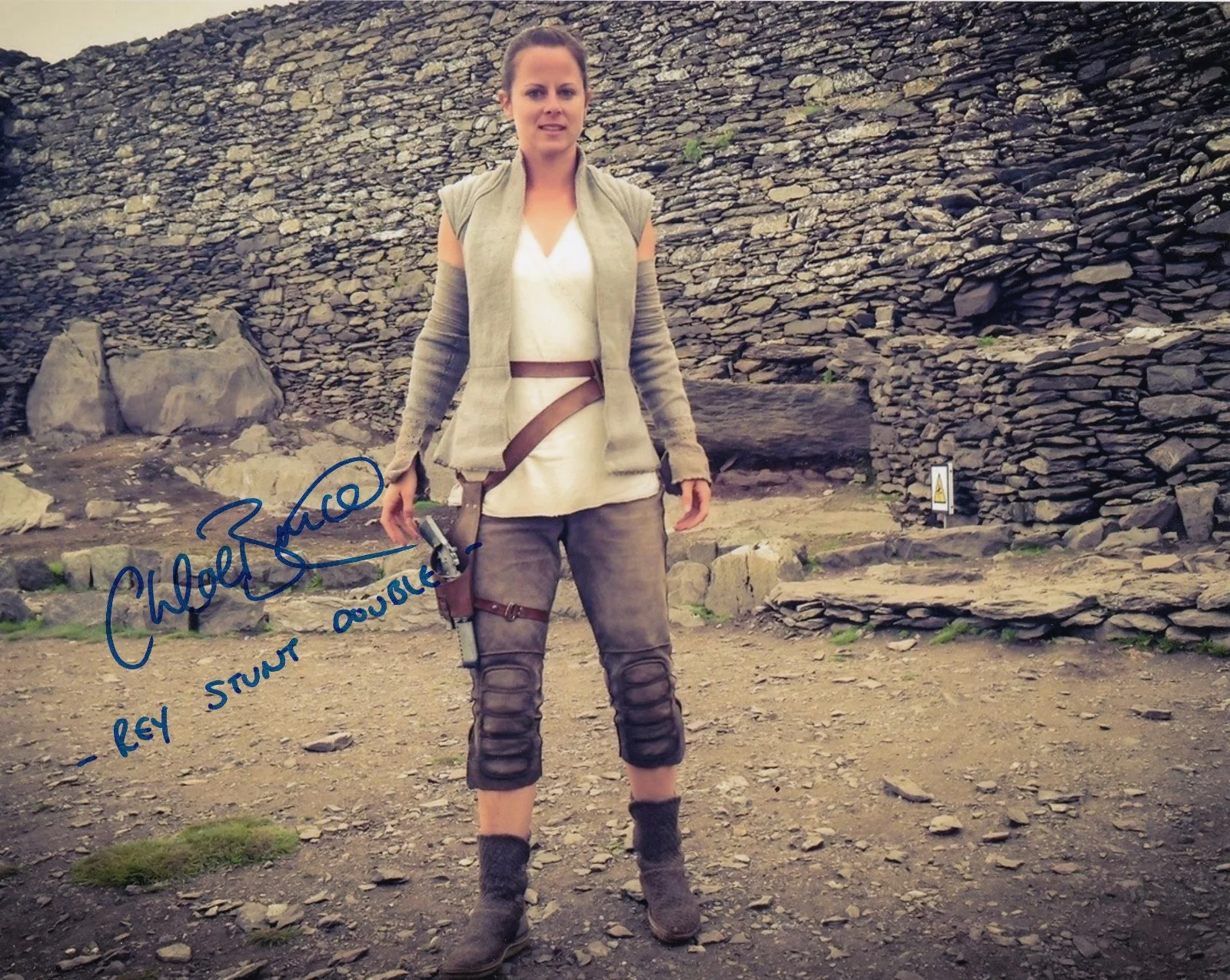 Chloe Bruce — Chloe Bruce Rey Stunts Signed Star Wars Sequel Autograph 8x10 Photo Showmasters