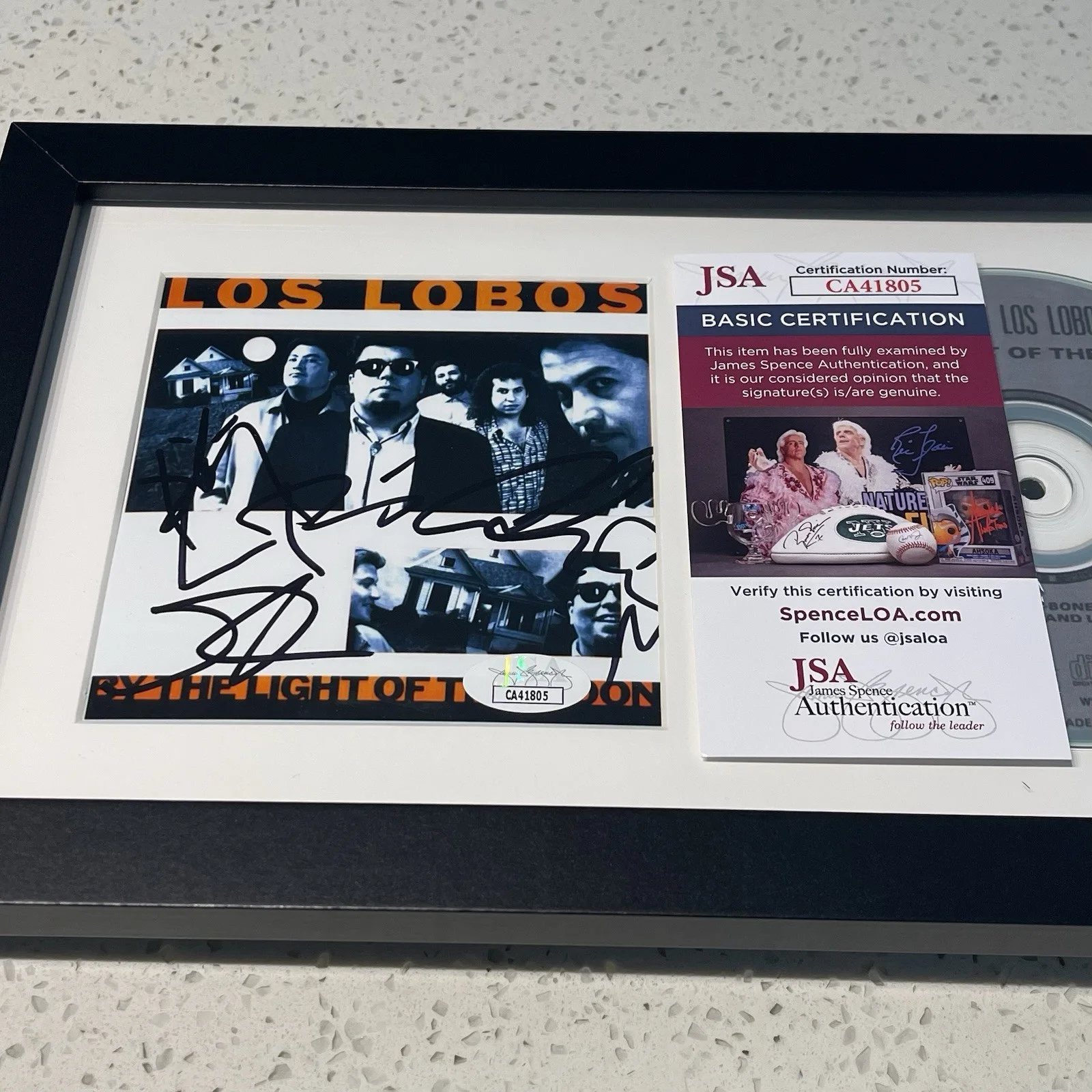 LOS LOBOS FULL BAND SIGNED BY THE LIGHT OF THE MOON CD ALBUM AUTOGRAPH JSA COA, изображение 2