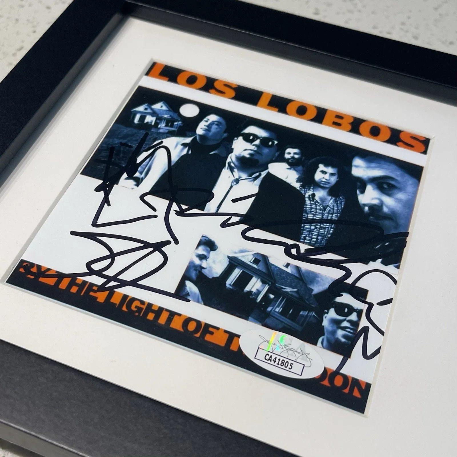 LOS LOBOS FULL BAND SIGNED BY THE LIGHT OF THE MOON CD ALBUM AUTOGRAPH JSA COA, изображение 3