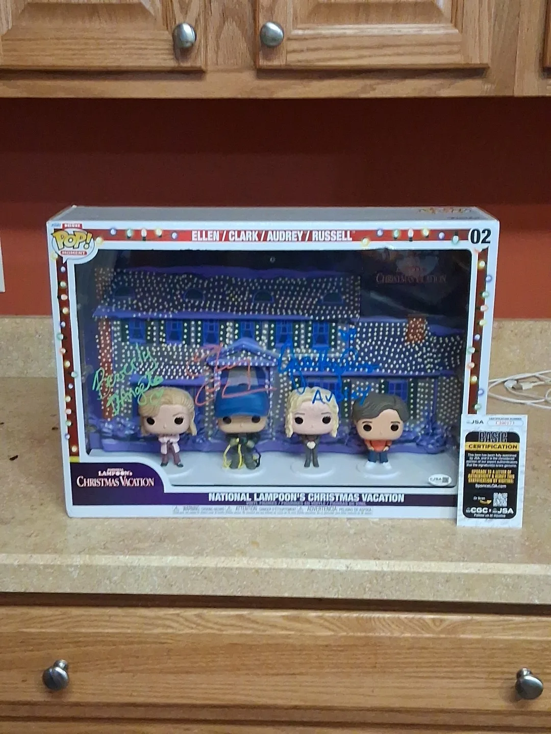 Chevy Chase, Beverley D'Angelo, Juliette Lewis — Chevy Chase Beverly D 'Angelo Christmas Vacation signed Family Funko JSA CI00173