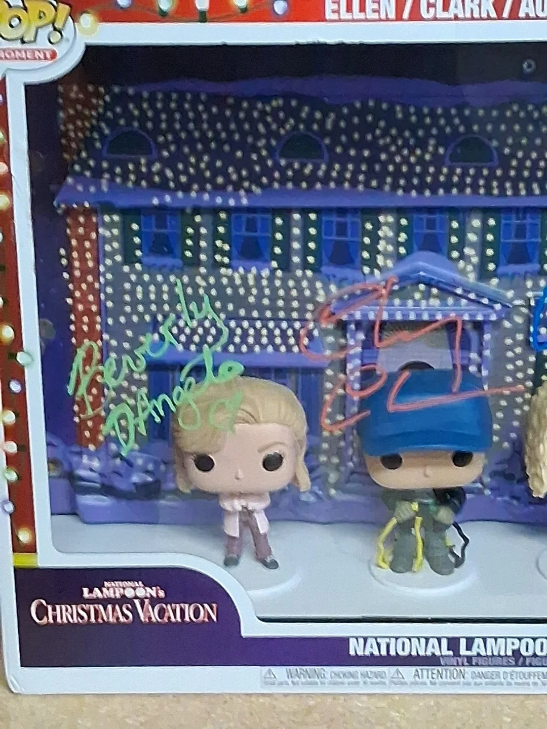 Chevy Chase, Beverley D'Angelo, Juliette Lewis — Chevy Chase Beverly D 'Angelo Christmas Vacation signed Family Funko JSA CI00173, изображение 2