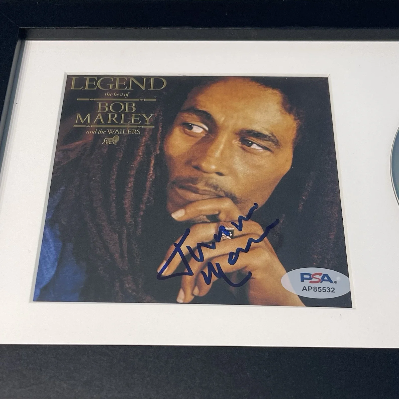 JUNIOR MARVIN SIGNED BOB MARLEY WAILERS LEGEND CD ALBUM AUTOGRAPH FRAMED PSA COA, изображение 2