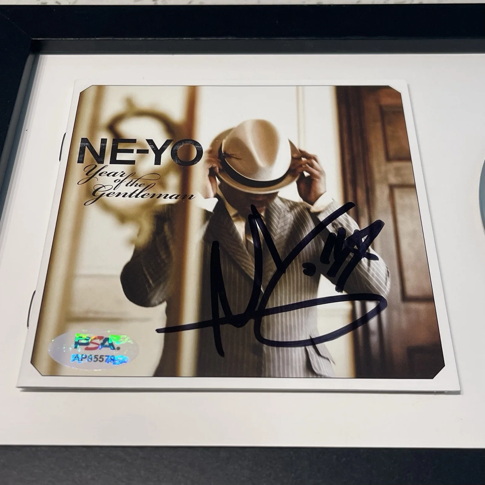 NE-YO SIGNED YEAR OF THE GENTLEMAN CD ALBUM AUTOGRAPH SINGER FRAMED PSA COA, изображение 2