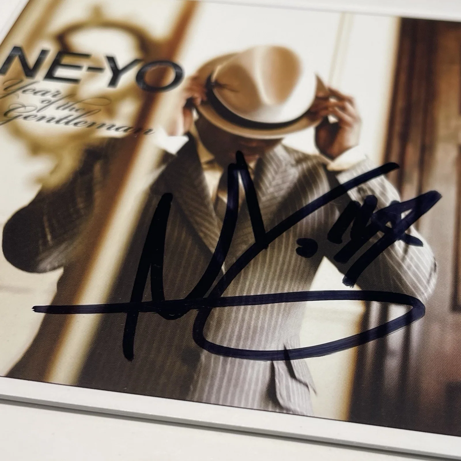 NE-YO SIGNED YEAR OF THE GENTLEMAN CD ALBUM AUTOGRAPH SINGER FRAMED PSA COA, изображение 3