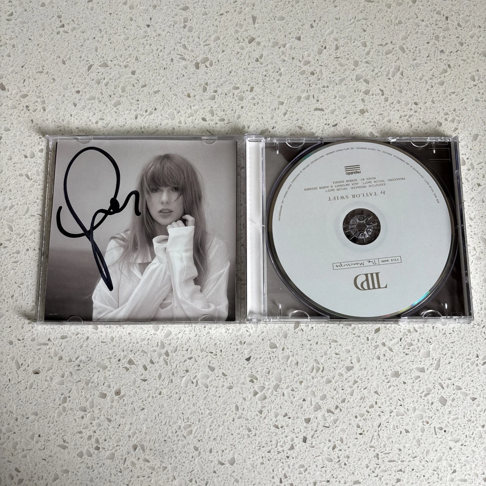 🔥 Taylor Swift The Tortured Poets Department CD SIGNED Insert TTPD, image 2