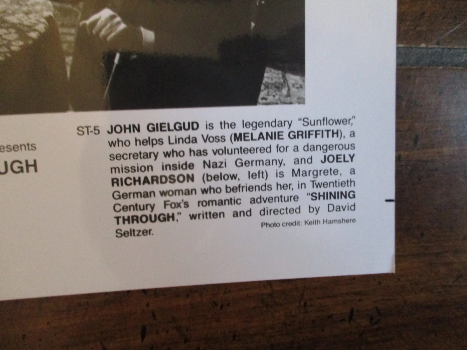 John Gielgud/Joely Richardson/Melanie Griffith(SHINING THROUGH)1992 10 X 8 Photo, image 3