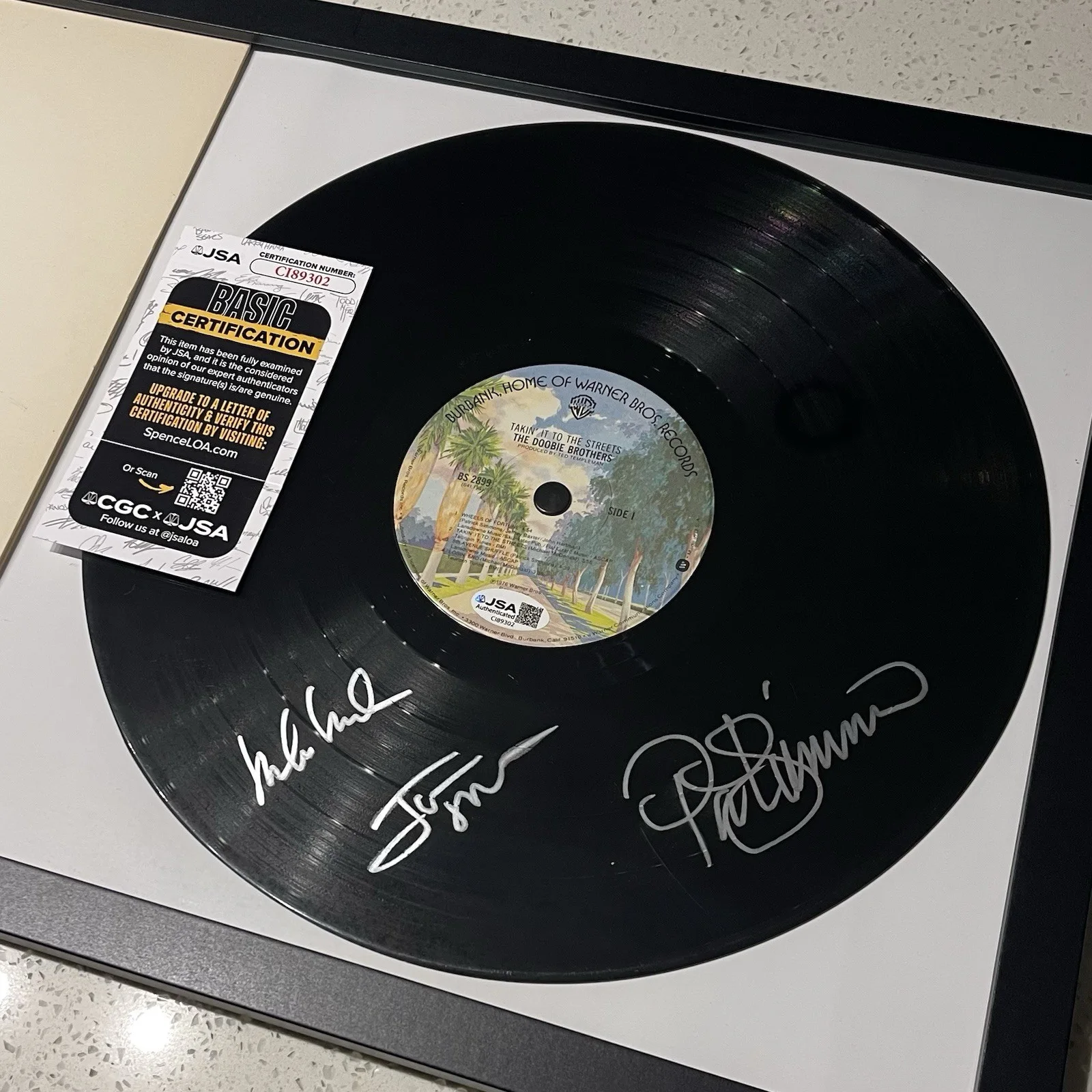DOOBIE BROTHERS BAND SIGNED TAKIN TO THE STREETS VINYL ALBUM AUTOGRAPH JSA COA, изображение 2