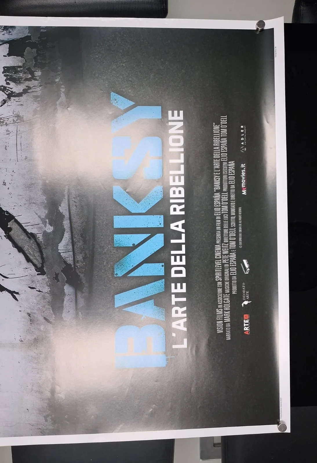 Unfolded 'BANKSY & THE RISE OF OUTLAW ART' Italian One-Sheet 2020 Film Poster, изображение 2
