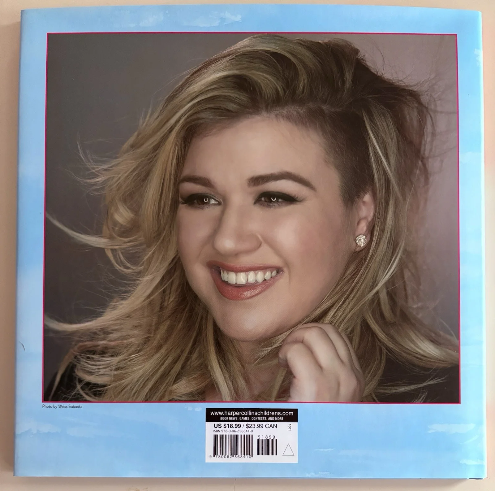 Kelly Clarkson SIGNED River Rose AUTOGRAPHED Book 1st Edition New!, изображение 4