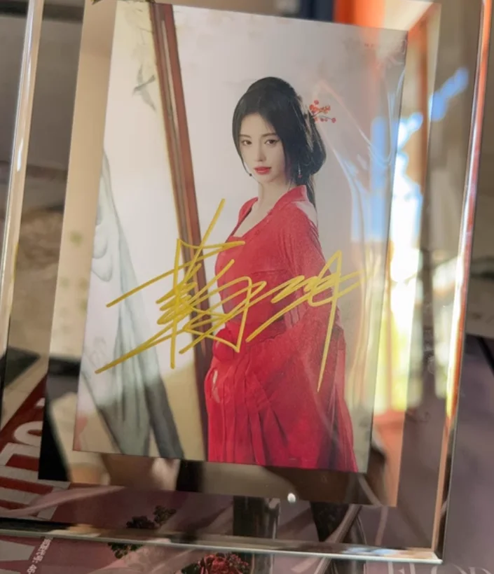 鞠婧祎 Signature photo of Ju Jingyi Six inch stills, изображение 3