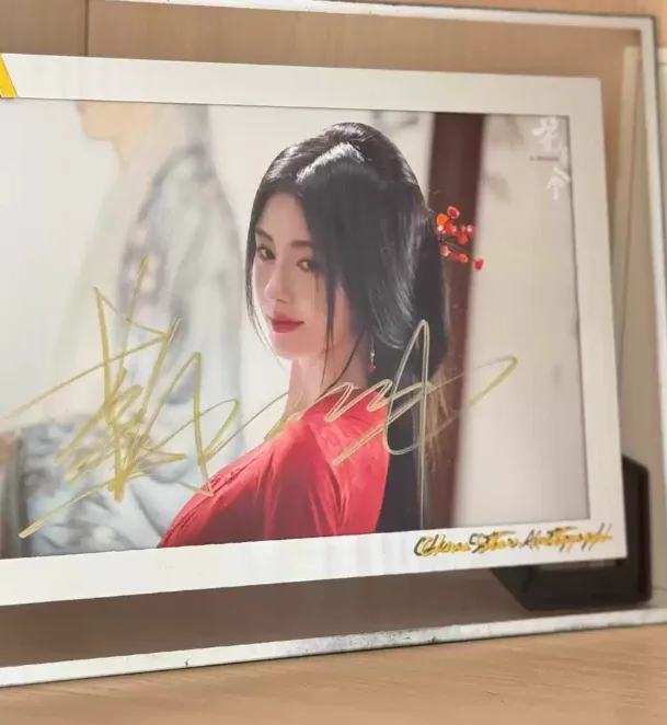 鞠婧祎 Signature photo of Ju Jingyi Six inch stills, изображение 5