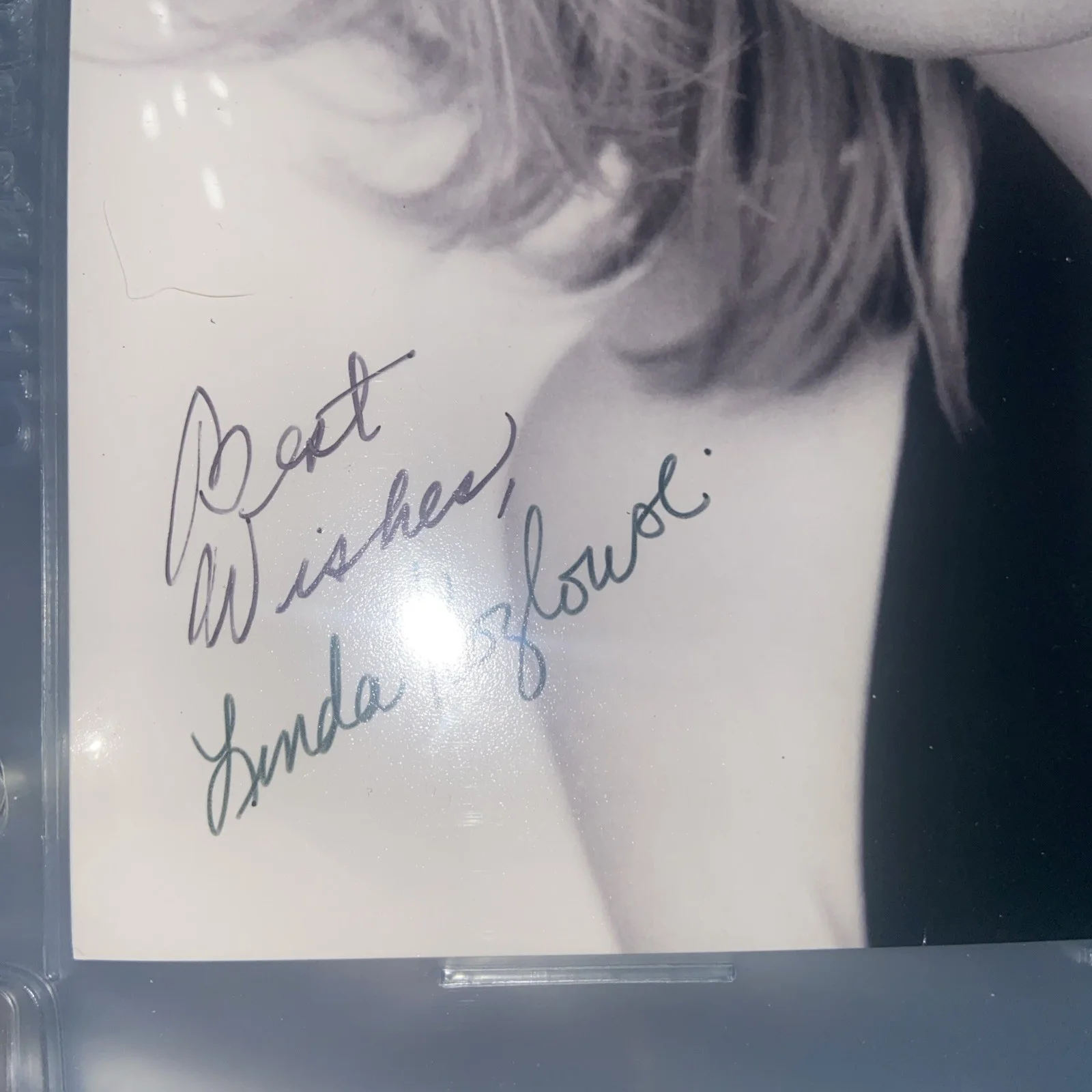 Linda Kozlowski — LINDA KOZLOWSKI Autographed Signed 8x10 b&w Photograph - Crocodile Dundee, image 2