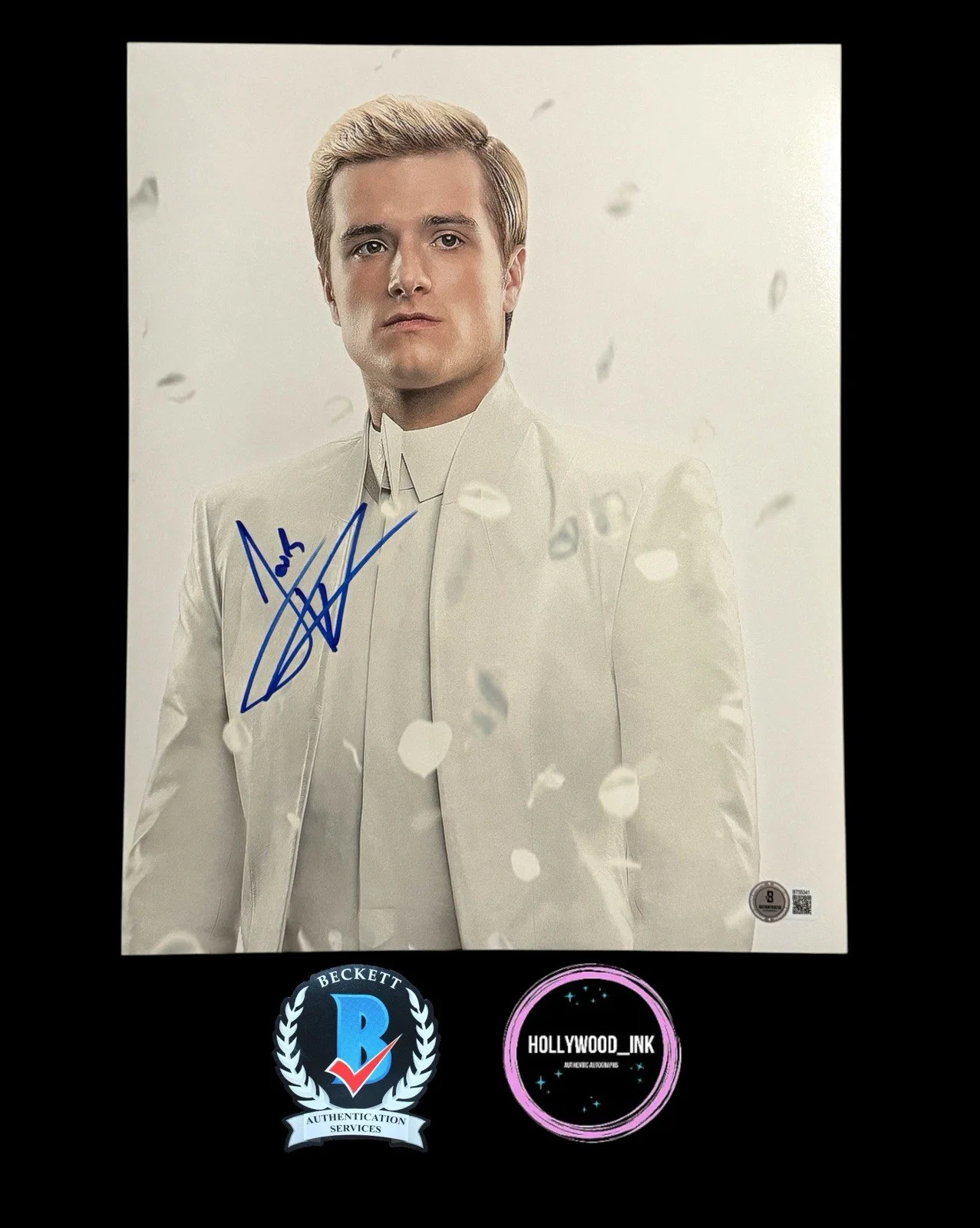 Josh Hutcherson — JOSH HUTCHERSON SIGNED 11x14 PHOTO THE HUNGER GAMES AUTOGRAPH BECKETT BT55341