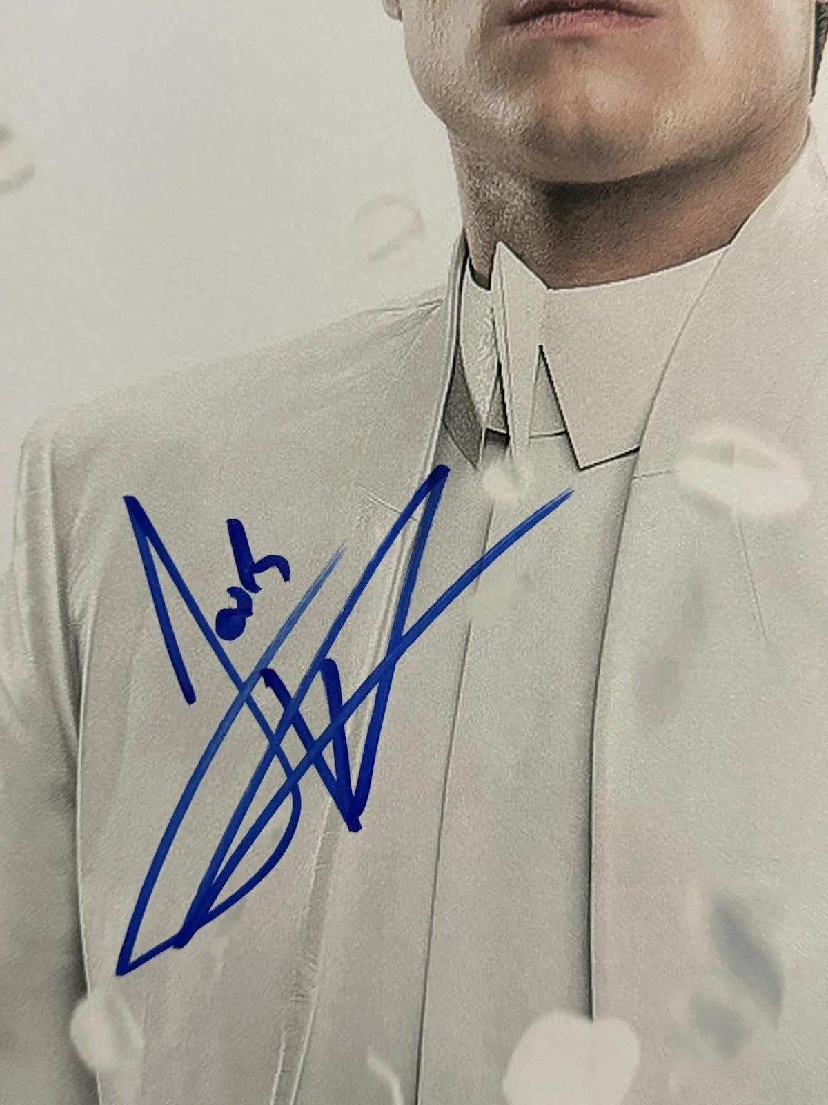 Josh Hutcherson — JOSH HUTCHERSON SIGNED 11x14 PHOTO THE HUNGER GAMES AUTOGRAPH BECKETT BT55341, изображение 2