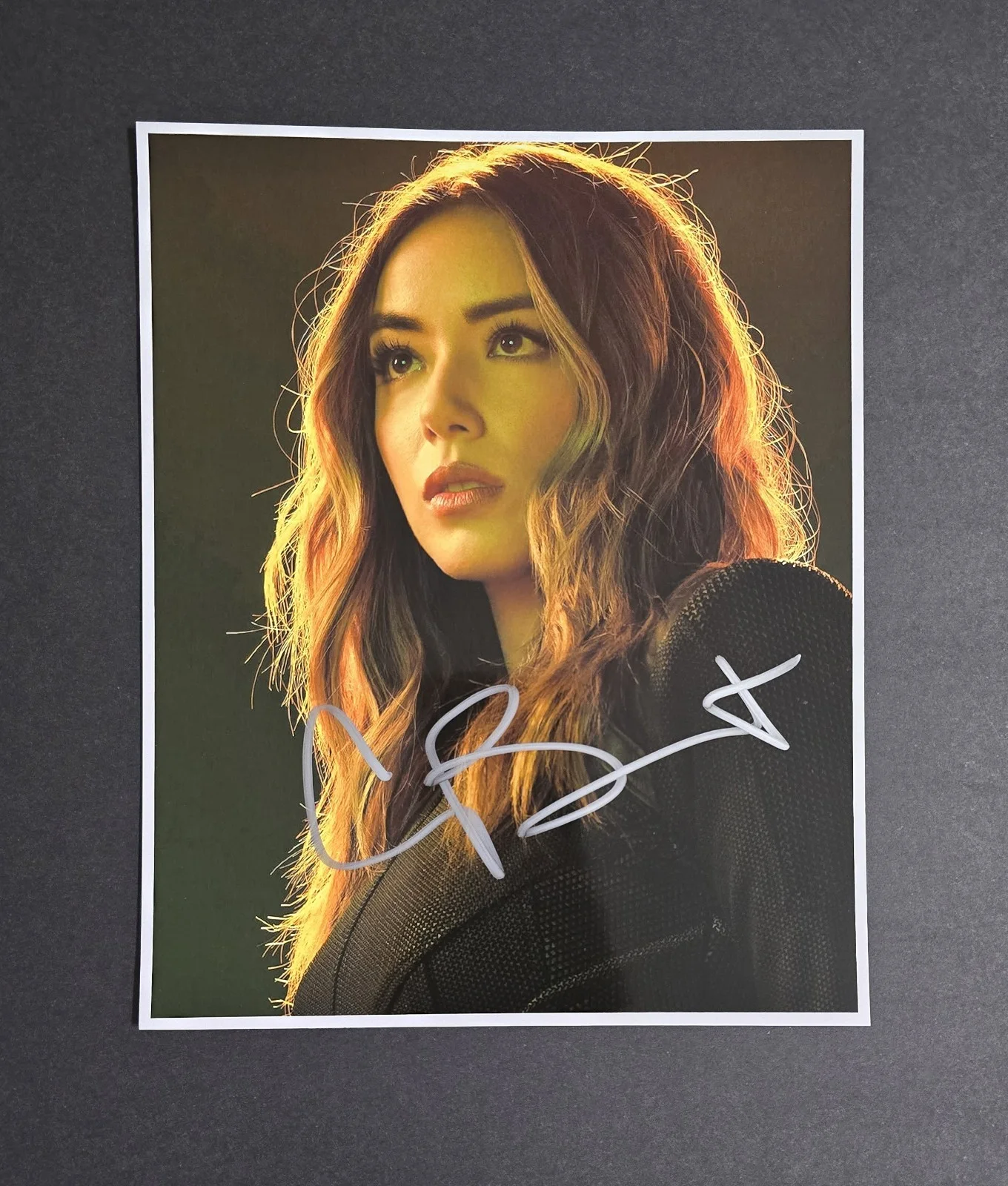 CHLOE BENNET — CHLOE BENNET SHIELD ORIGINAL HAND SIGNED AUTOGRAPHED 8x10 PHOTO MINT NEW w/COA 2