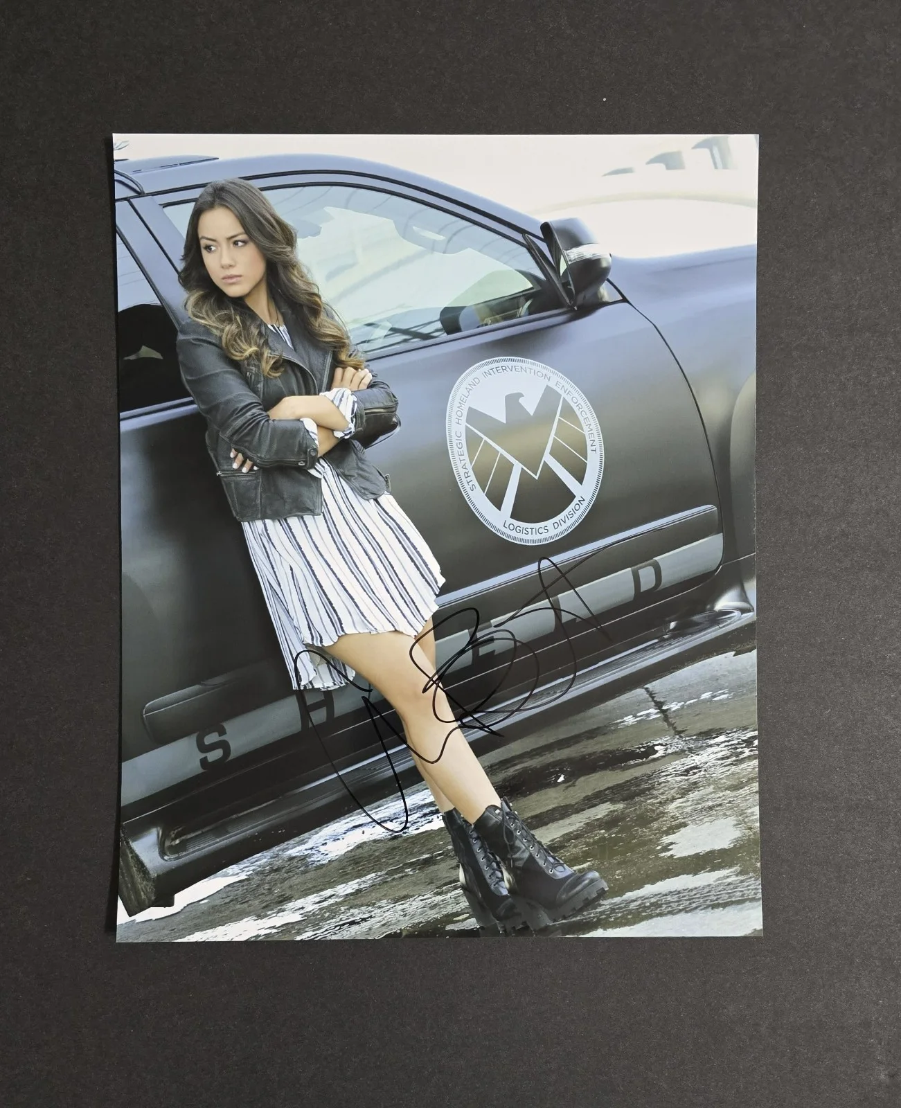 CHLOE BENNET — CHLOE BENNET SHIELD ORIGINAL HAND SIGNED AUTOGRAPHED 8x10 PHOTO MINT NEW w/COA 3