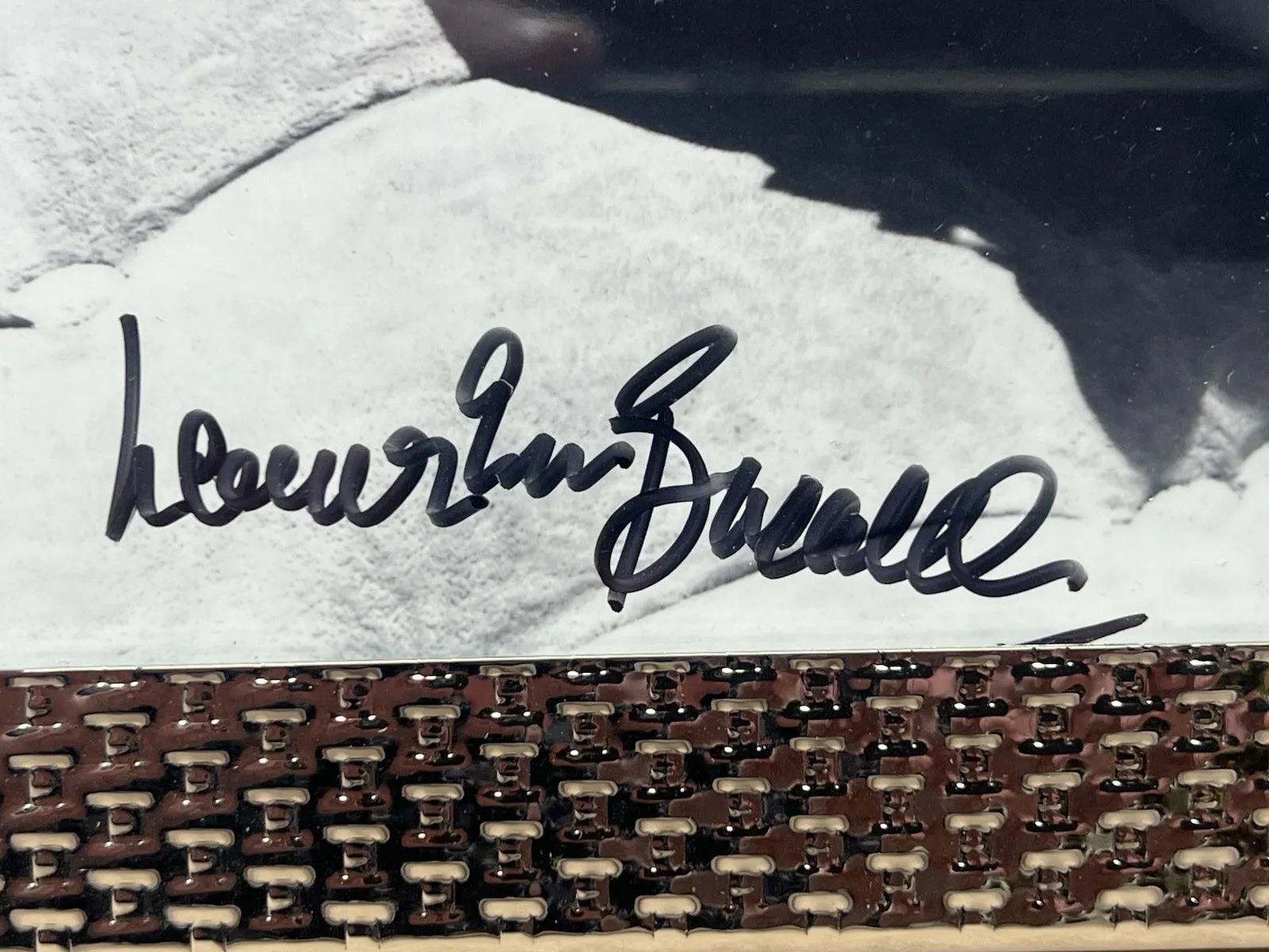 Lauren Bacall Autograph Framed 8 x 10 Black and White Metal Framed Photo, изображение 2