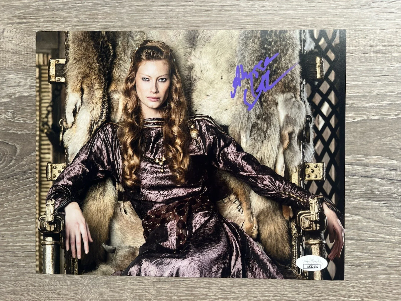 Alyssa Sutherland — Alyssa Sutherland Signed Vikings 8x10 Photo Aslaug JSA COA, image 2