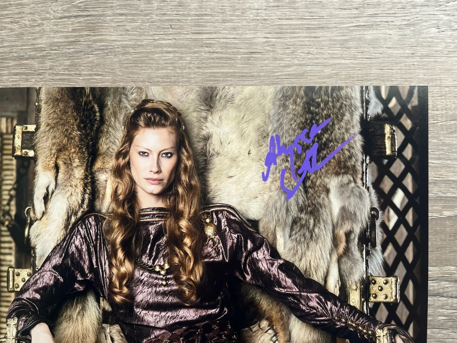 Alyssa Sutherland — Alyssa Sutherland Signed Vikings 8x10 Photo Aslaug JSA COA, image 3