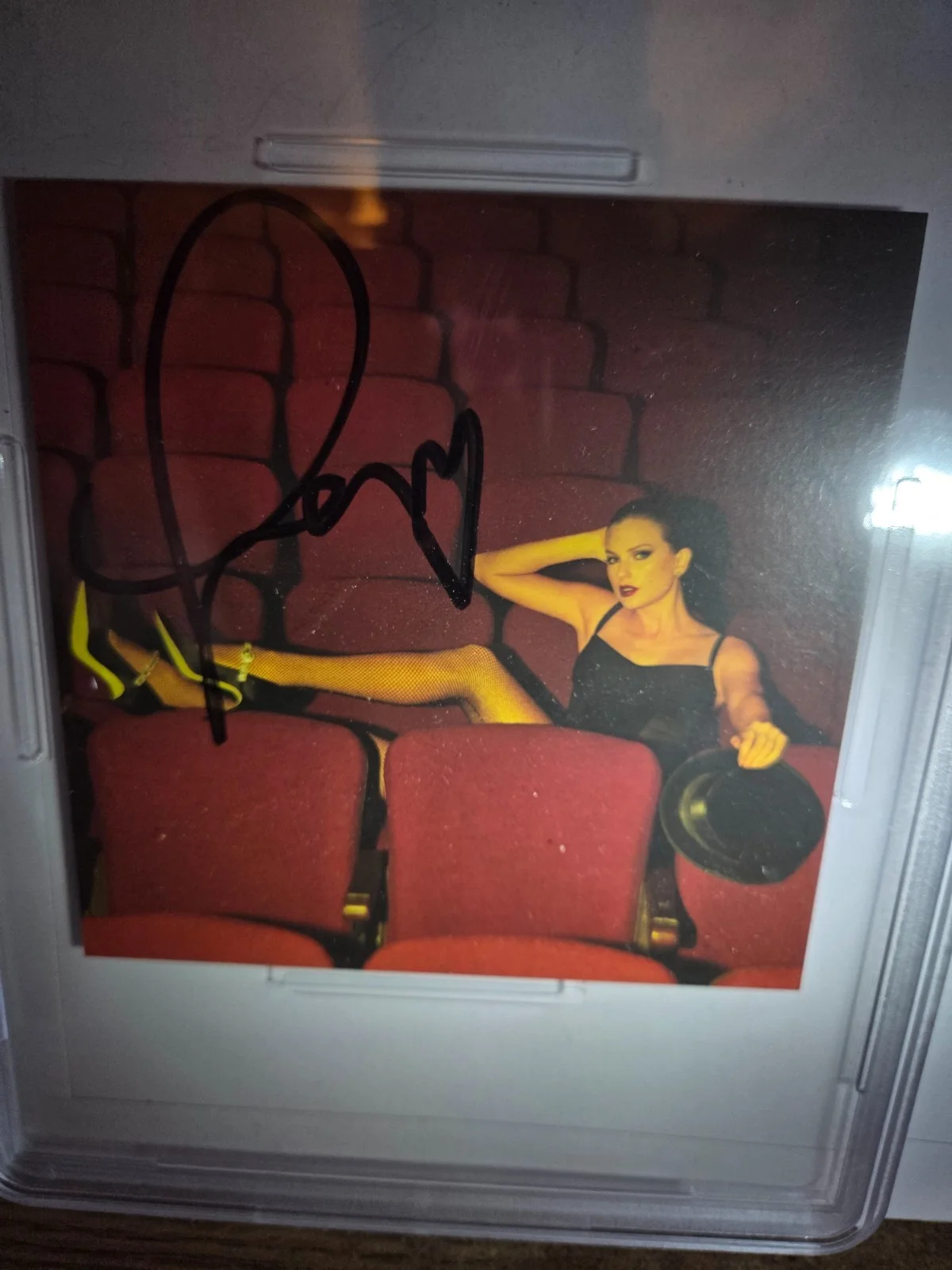 TAYLOR SWIFT Signed PSA/DNA encapsulated" LIFE OF A SHOWGIRL" cd insert FREE S/H, изображение 3