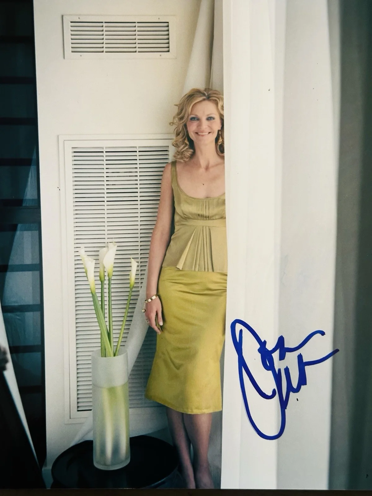 Joan Allen — Joan Allen signed 8x10 photo In Person. Jason Bourne