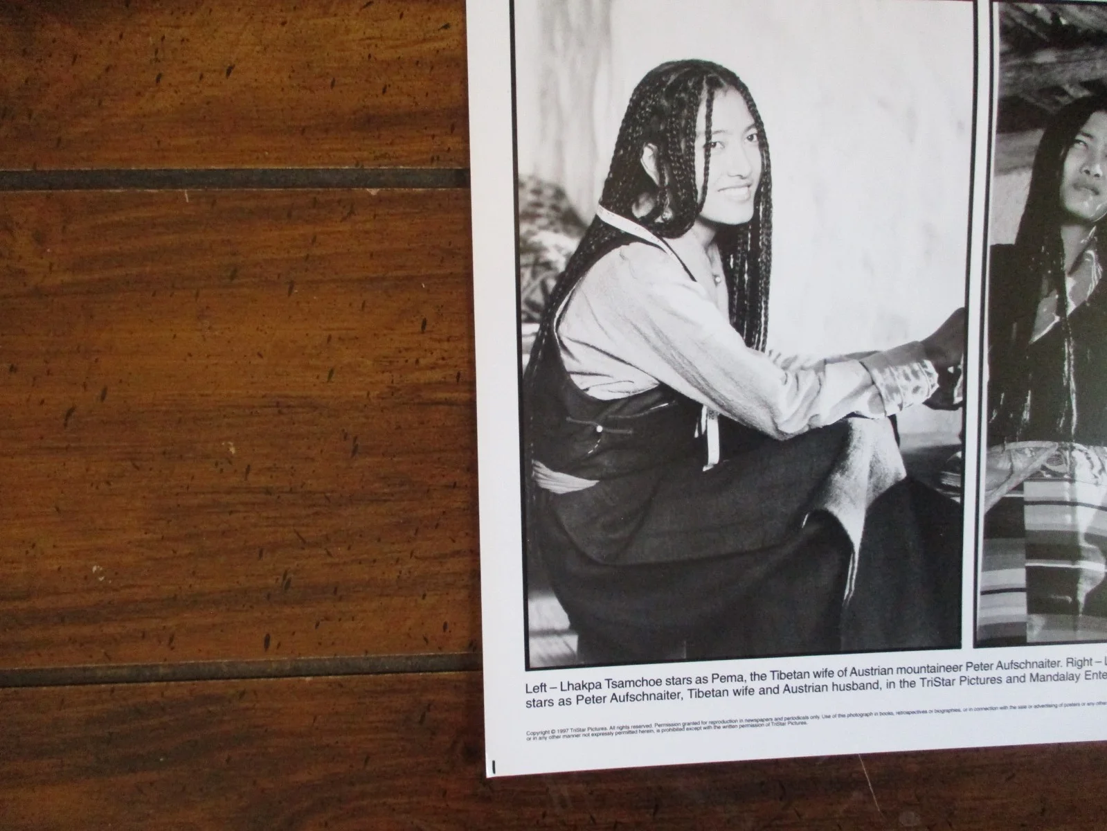 Lhakpa Tsamchoe/David Thewlis(SEVEN YEARS IN TIBET)1997 10 x 8 Black/White Photo, изображение 2
