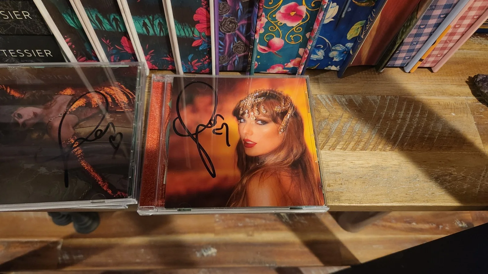 Taylor Swift - The Life of a Showgirl CD + Hand Signed Photos 1-4 COMPLETE SET, изображение 2