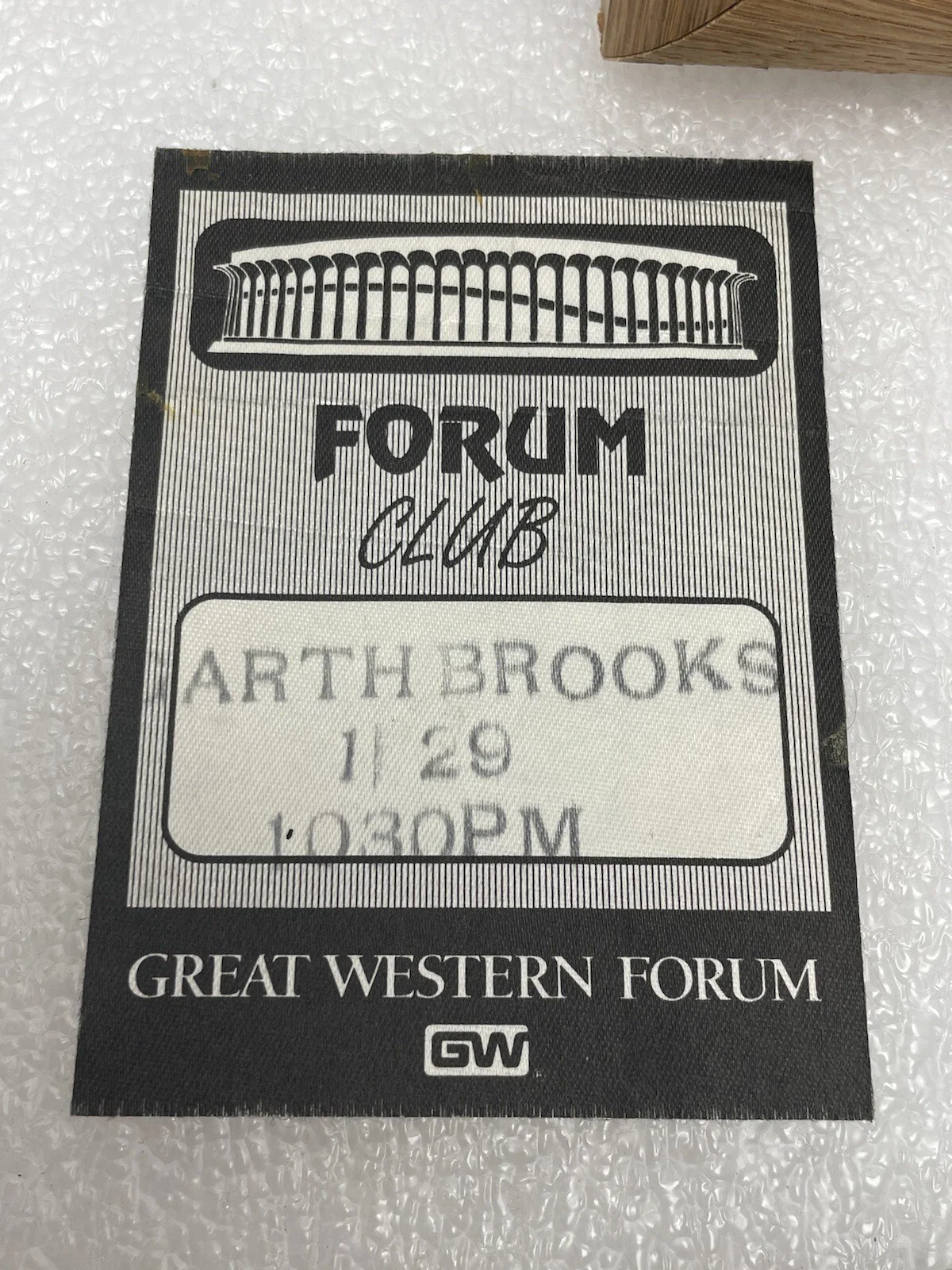 GARTH BROOKS AUTOGRAPH 8x10 CANDID FORUM CLUB BADGE 1992 PROVENANCE, изображение 3