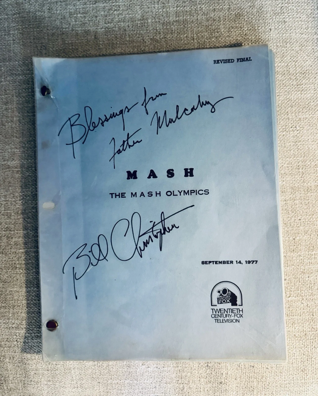 William Christopher * Father Mulchay — Original MASH SCRIPT “The MASH Olympics” 9/14/1977 * Signed By Bill Christopher, image 2