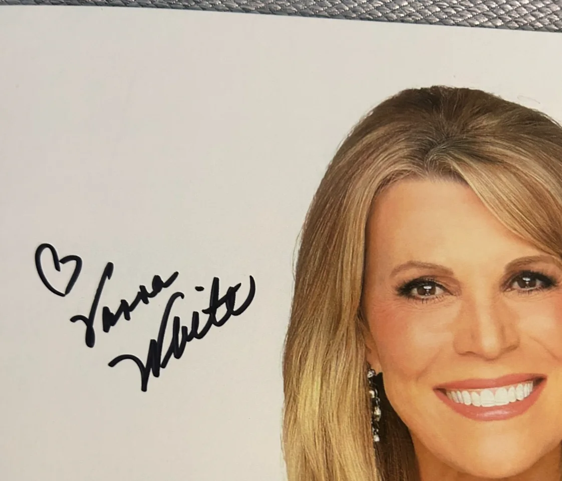 LOVE VANNA WHITE HAND SIGNED 8X10" PHOTO JSA AVAILABLE, image 2