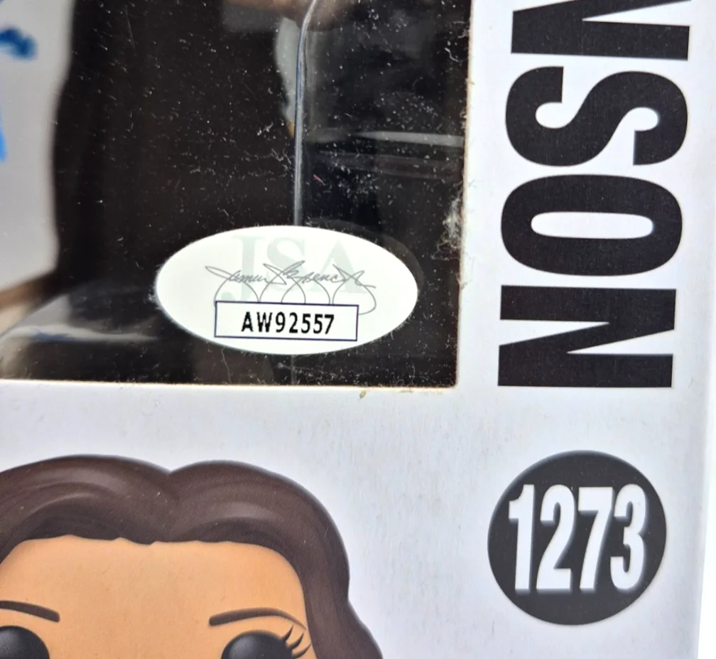 Mariska Hargitay — MARISKA HARGITAY SIGNED AUTOGRAPH OLIVIA BENSON FUNKO POP LAW AND ORDER JSA COA, изображение 4