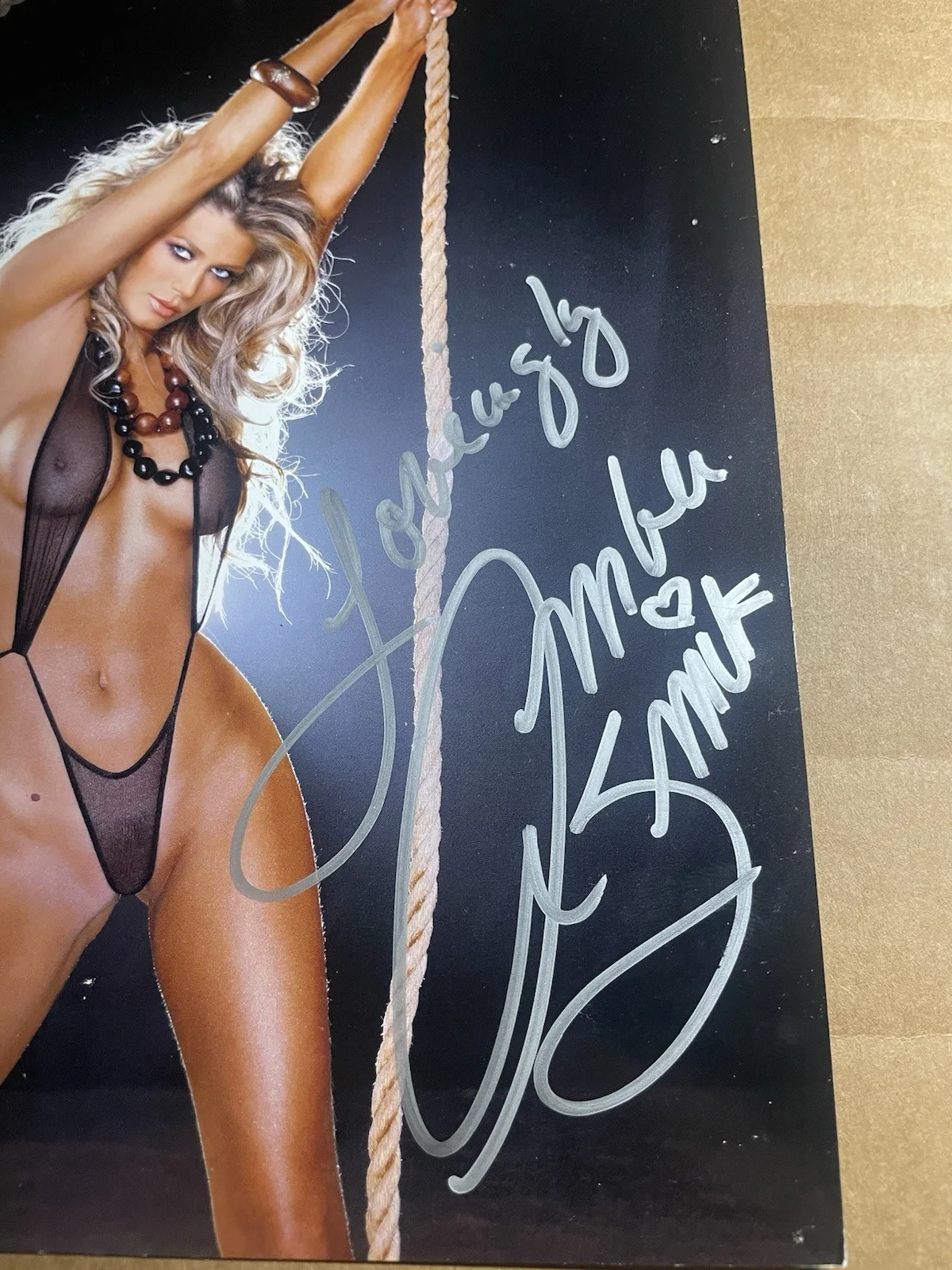 Amber Smith — Amber Smith Actress Model Signed Photo 8" x 10", image 2