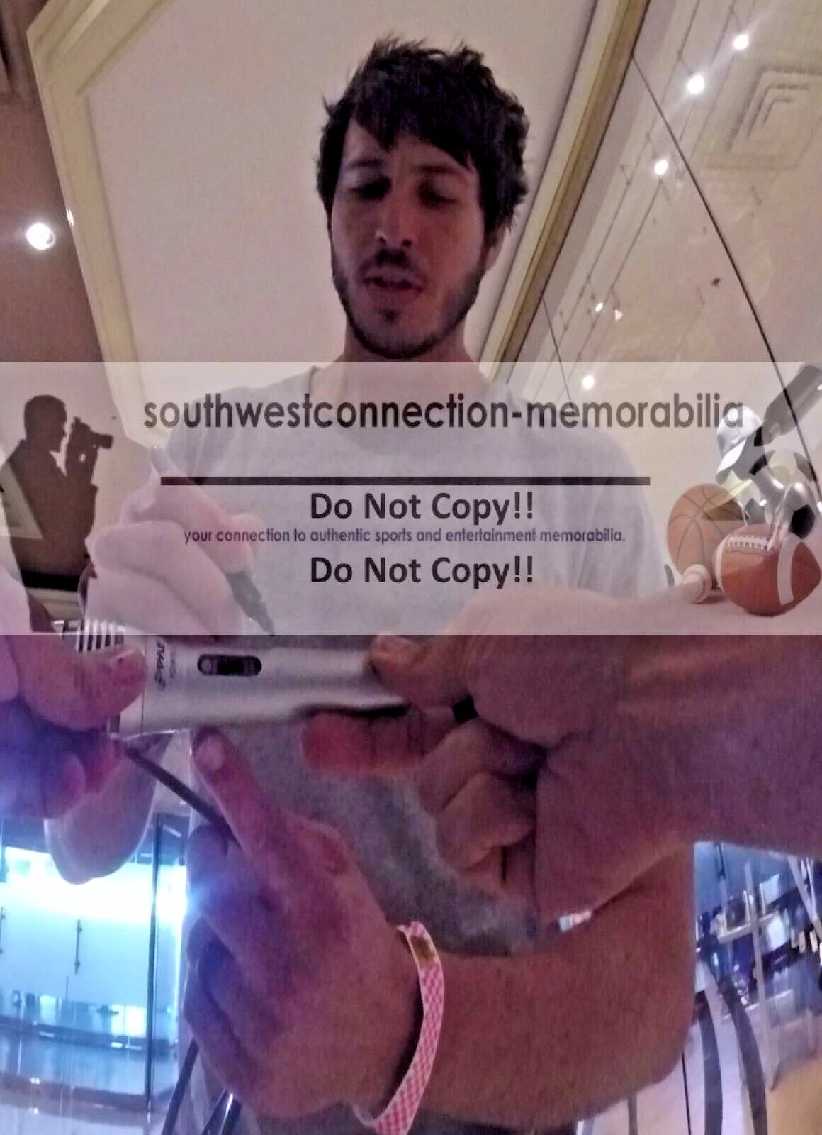 Morgan Evans Signed Microphone Country Music Beckett Authentic Autograph Proof, image 2
