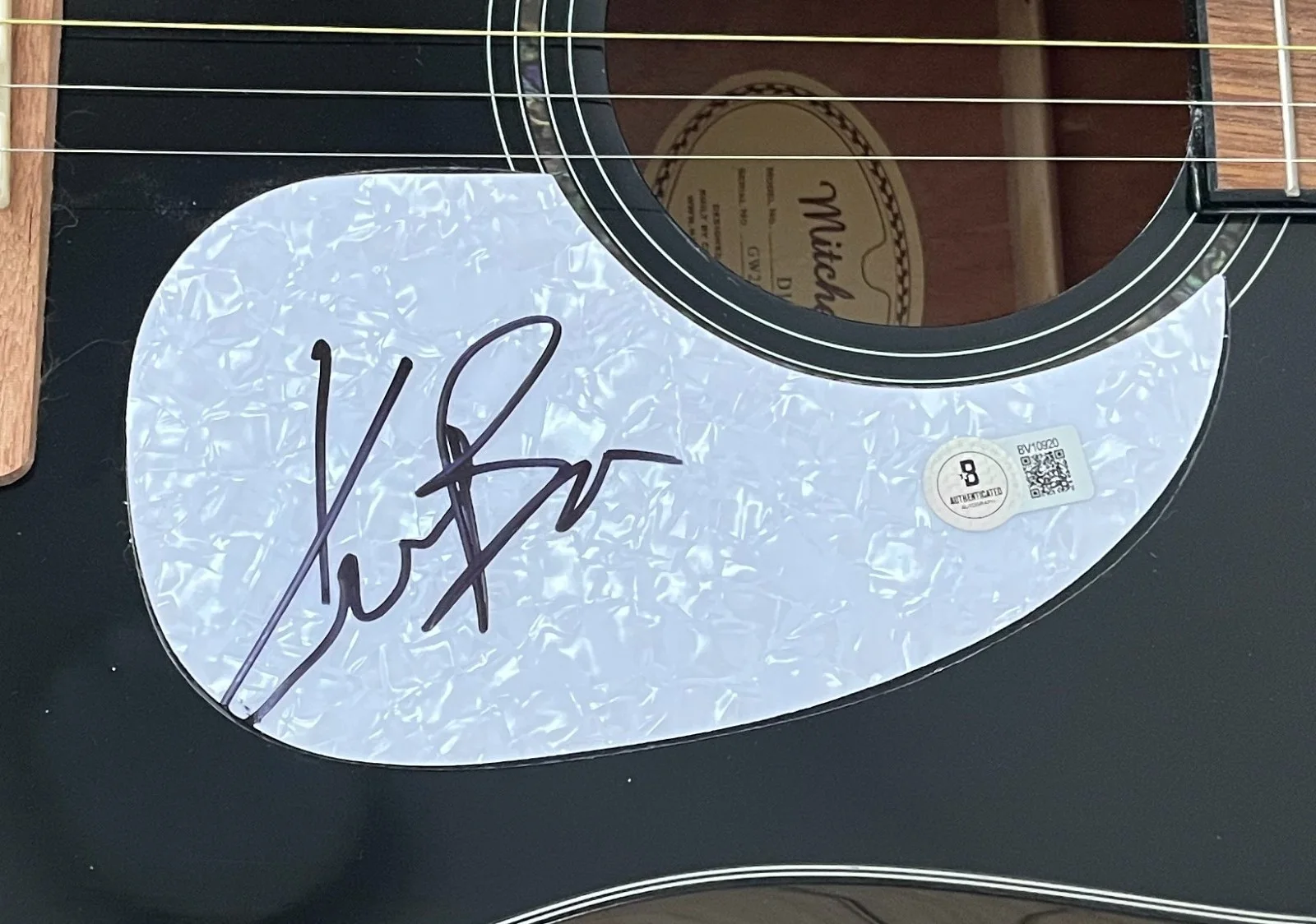 KANE BROWN SIGNED AUTOGRAPH 41" ACOUSTIC GUITAR w/EXACT PROOF & BECKETT BAS COA, изображение 3