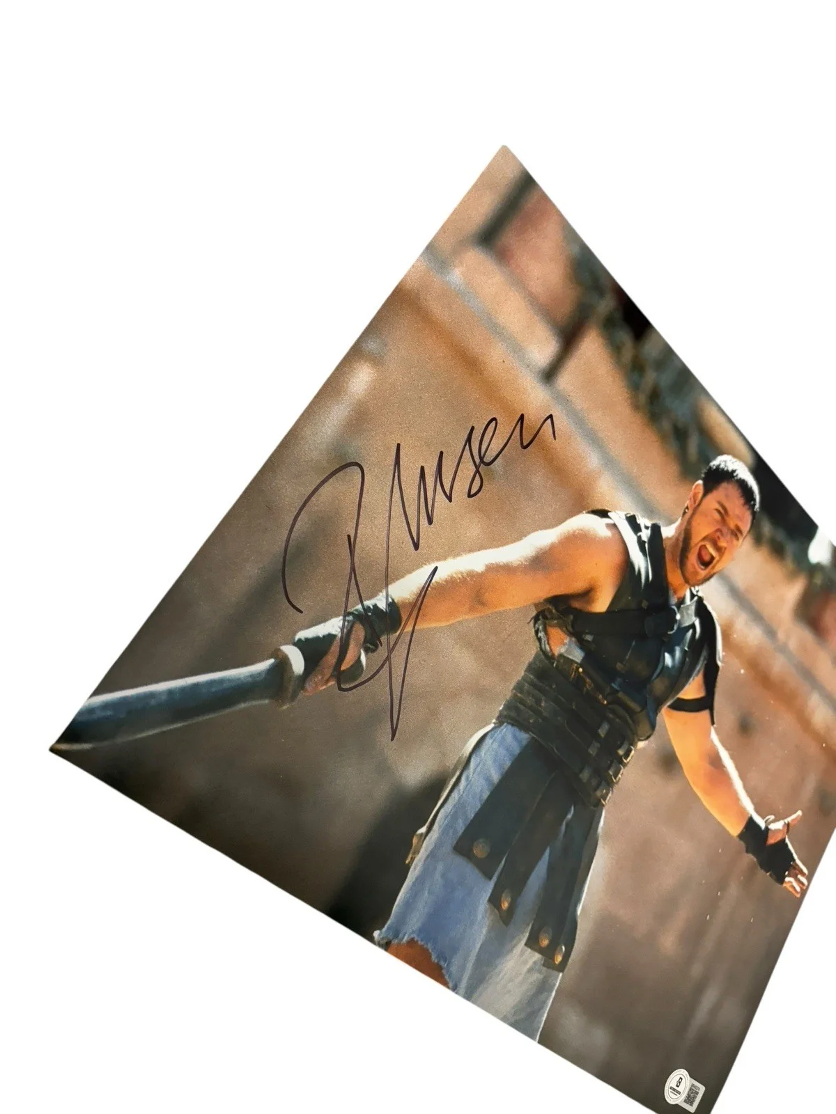 RUSSELL CROWE SIGNED AUTOGRAPH 11x14 GLADIATOR PHOTO A w/ PROOF BECKETT BAS COA, image 4