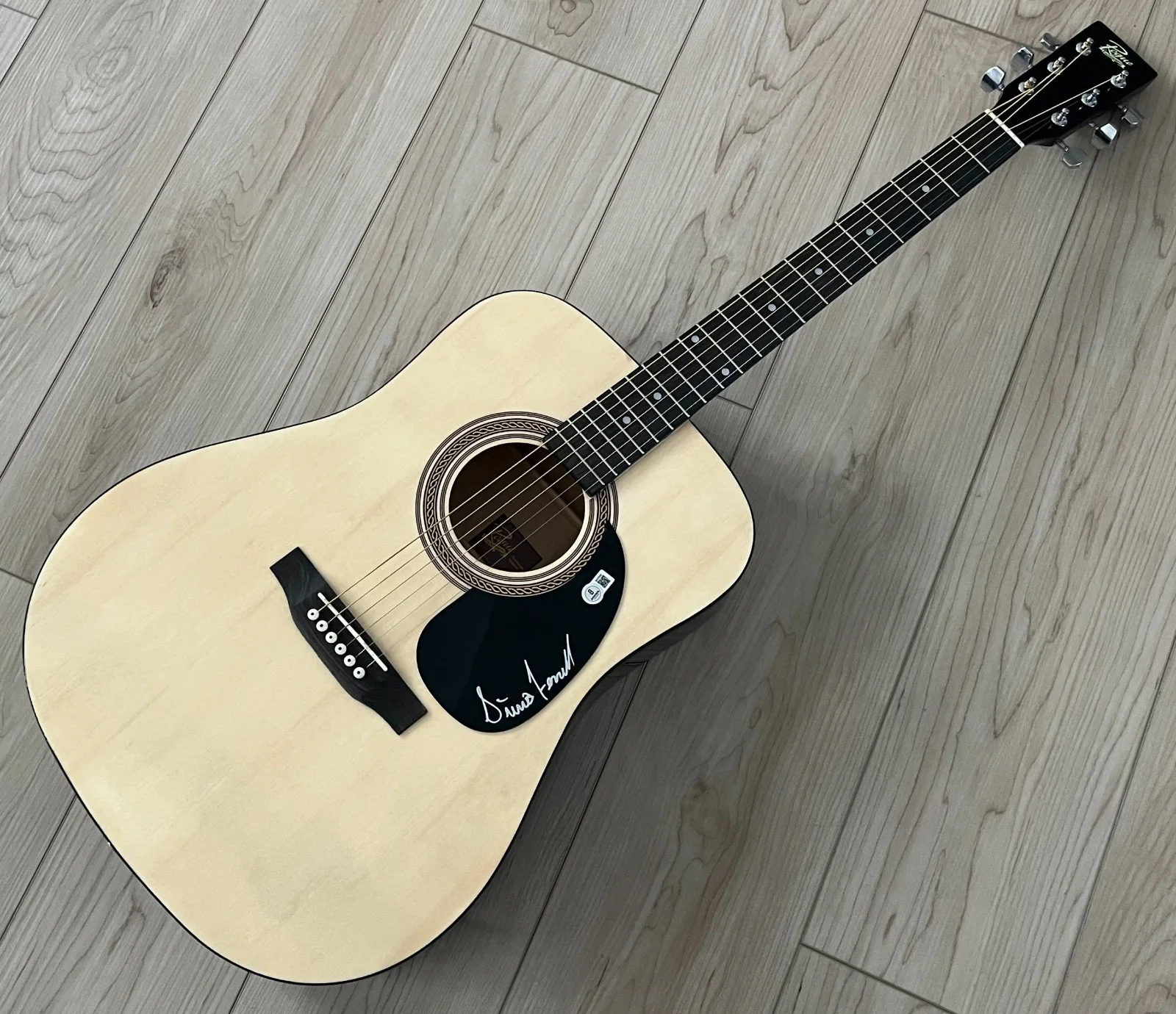 SIERRA FERRELL SIGNED AUTOGRAPH 41" FULL SIZE ACOUSTIC GUITAR & BECKETT BAS COA, изображение 2